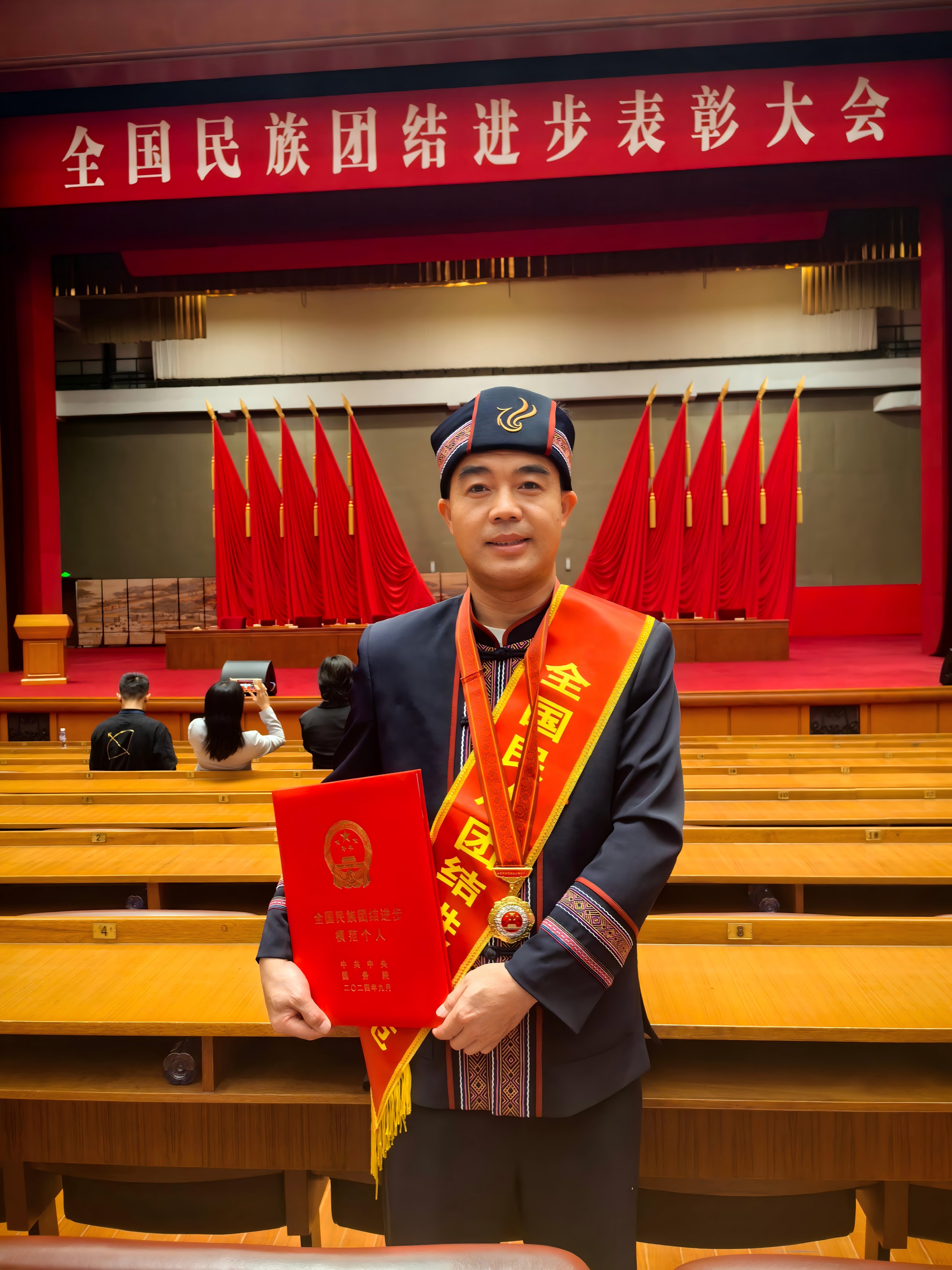 1、銀總獲獎(jiǎng)圖片(1)